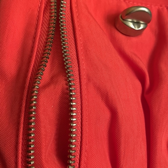 Baggallini Tokyo Mini Crossbody Nylon Bag Coral purse turnlock barely used EUC - Picture 5 of 9